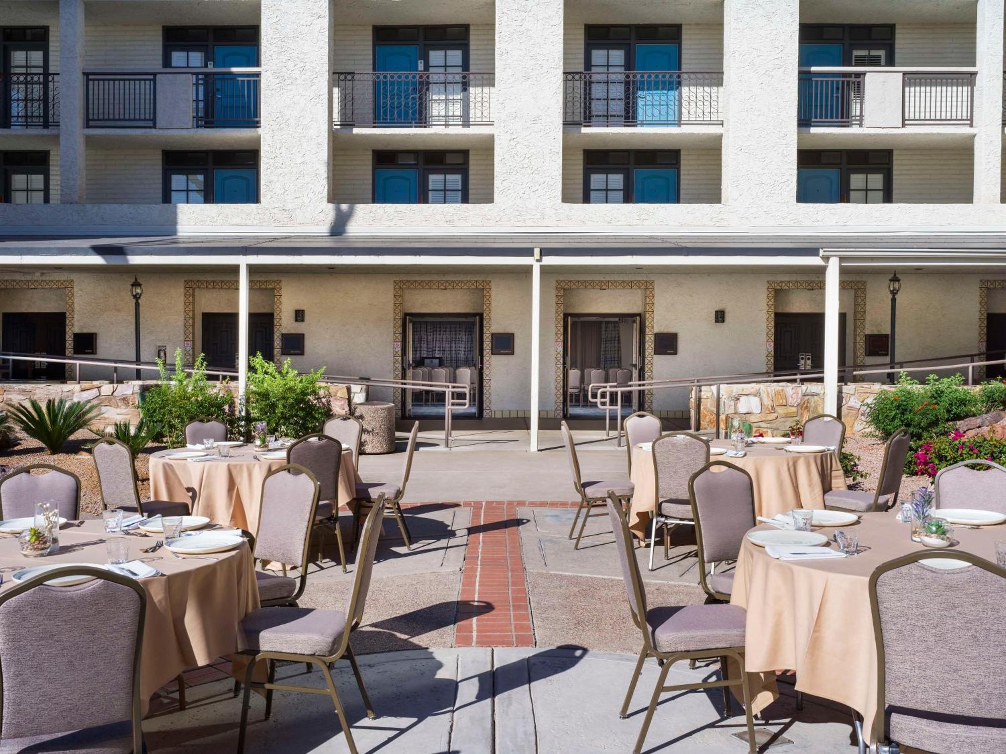 Embassy Suites By Hilton Scottsdale Resort Екстер'єр фото