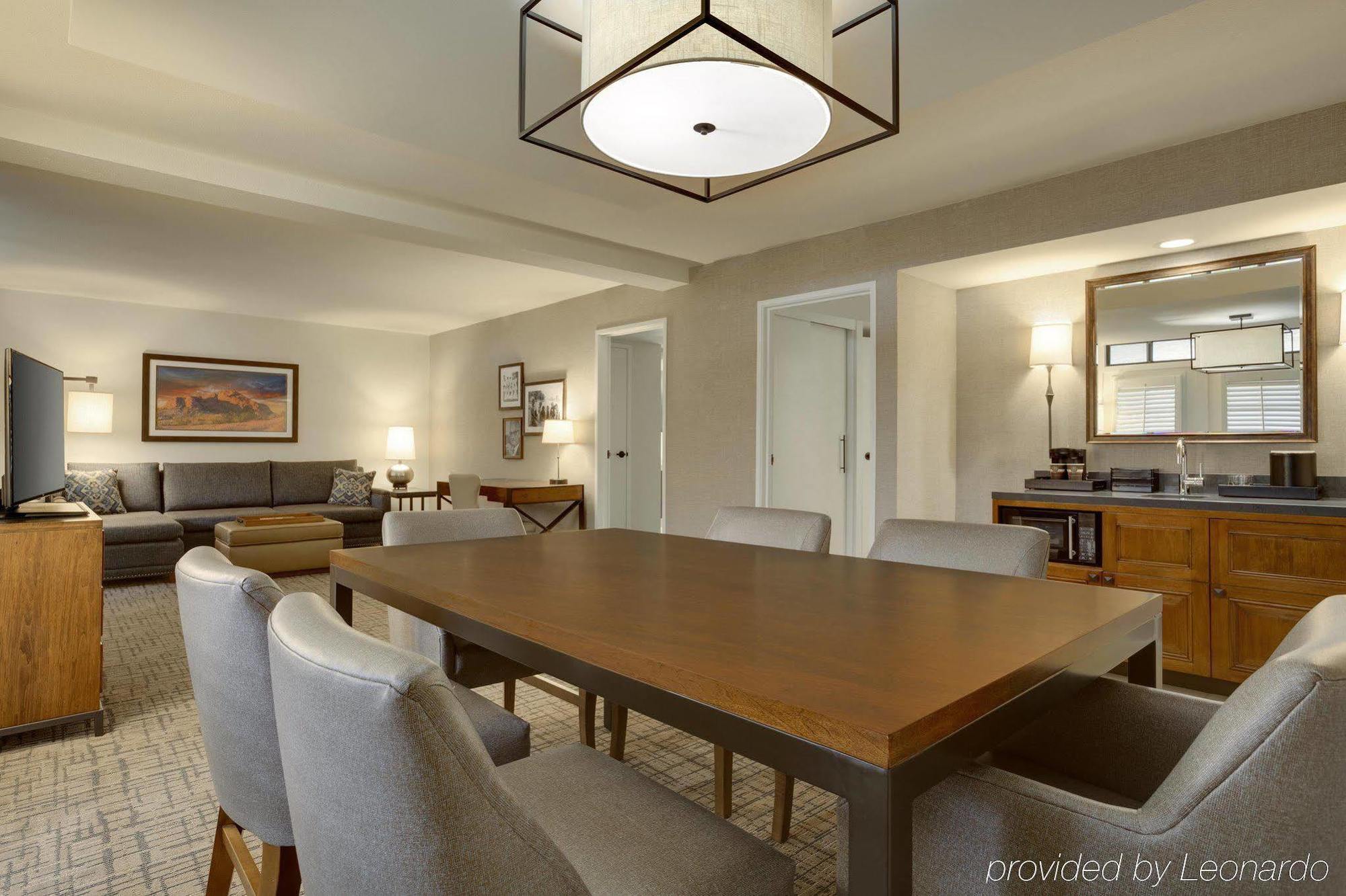 Embassy Suites By Hilton Scottsdale Resort Екстер'єр фото